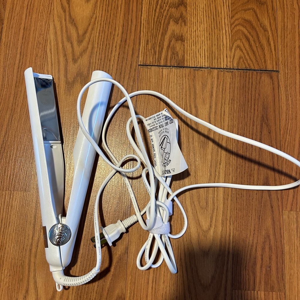 White Hair Straightener with Silver Plates